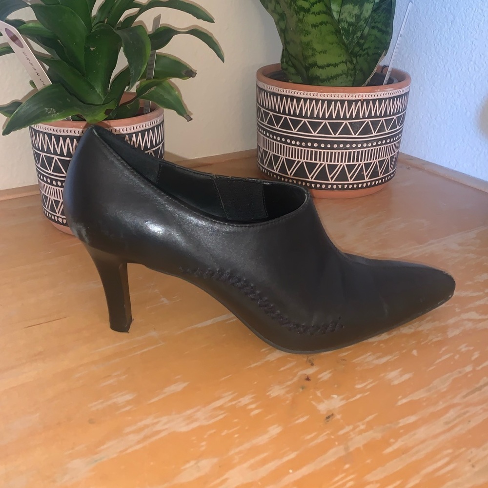 Apt 9 Black Leather Heeled Bootie